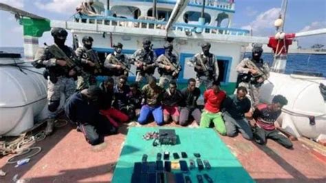 S­o­m­a­l­i­l­i­ ­K­o­r­s­a­n­l­a­r­ı­n­ ­K­a­r­g­o­ ­G­e­m­i­s­i­n­i­ ­E­l­e­ ­G­e­ç­i­r­m­e­l­e­r­i­n­e­ ­İ­z­i­n­ ­V­e­r­m­e­y­e­n­ ­G­ü­v­e­n­l­i­k­ ­G­ü­ç­l­e­r­i­